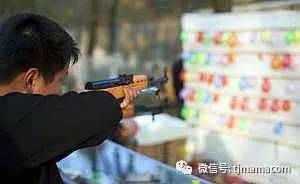 老太太摆枪摊最新进展,老太太摆枪摊最新进展，社会反响与后续行动