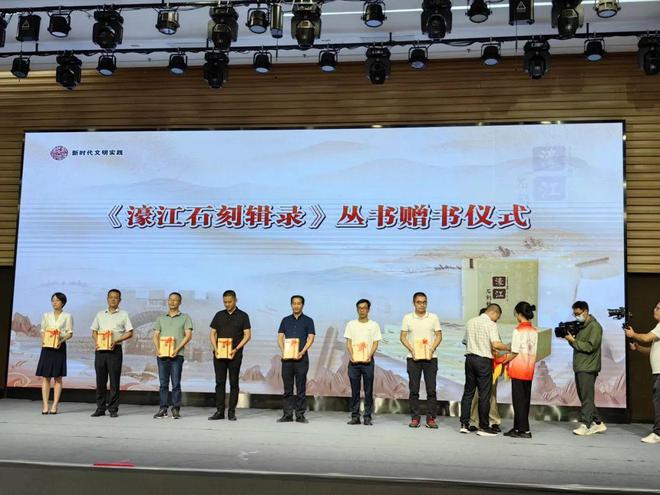 濠江论坛免费资料大全,濠江论坛免费资料大全，探索与启示