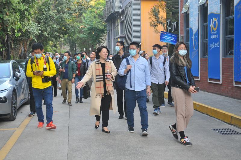 2025新澳门正版免费资本车,探索未来，澳门资本车的革新之路与免费体验展望（2025新澳门正版）